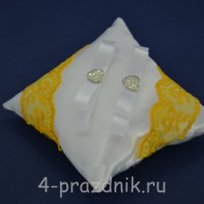 Подушка под кольца,атласная с желтым кружевом podushka045