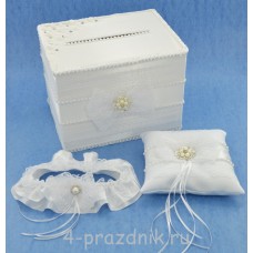Свадебный набор для стола с подвязкой, букетом и подушкой для колец в белом исполнении svst002
