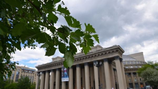 Синюю подсветку включили на новосибирском театре оперы и балета