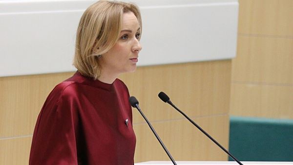 Львова-Белова призвала создавать в кино и СМИ образ счастливой многодетной семьи